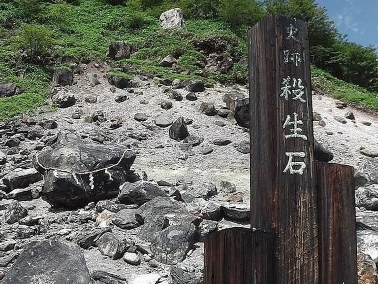 Mysterious Ancient Japanese ‘Killing Stone’ Said to Contain an Evil Demon has Cracked Open