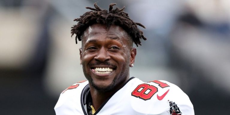 Buccaneers’ Star Wideout Antonio Brown Leaks Head Coach’s Texts