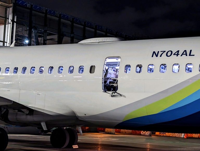 Alaska and United Flights Still Canceled Monday After 737 Max 9 Groundings