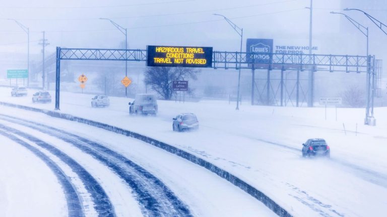 US Gripped by Arctic Blast as Snow and Ice Extend from Louisiana to Maine
