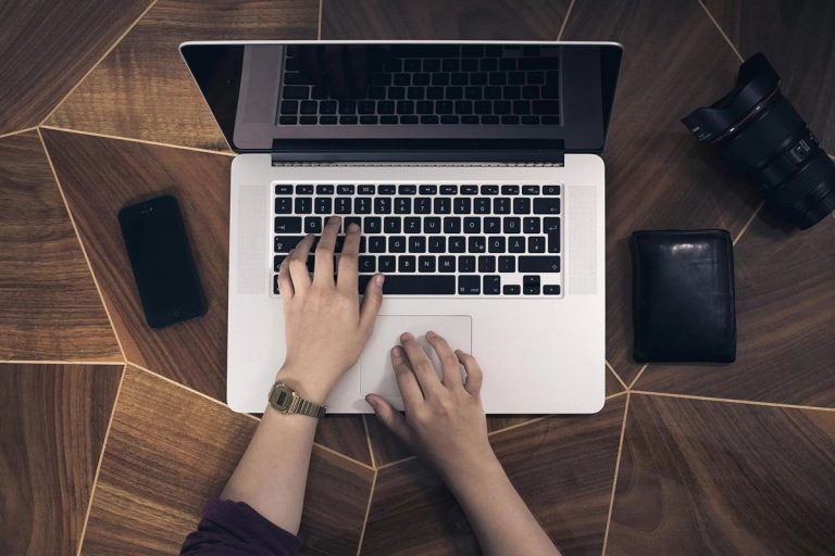 Child in Texas Takes Own Life During Online Game Amidst Cyberbullying