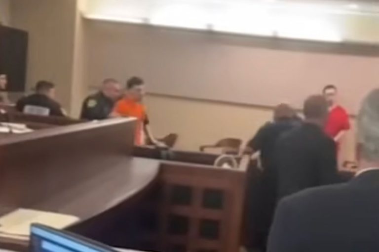 Courtroom Brawl Erupts as Murder Suspect Attacked by Victim’s Family