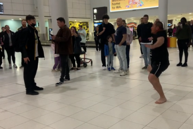 Dad performs traditional Māori Haka to greet son at airport, leaves everyone in tears