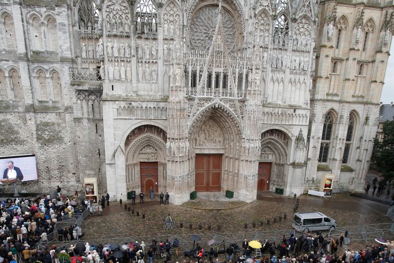 Blaze at Rouen Cathedral Spire Prompts Evacuation