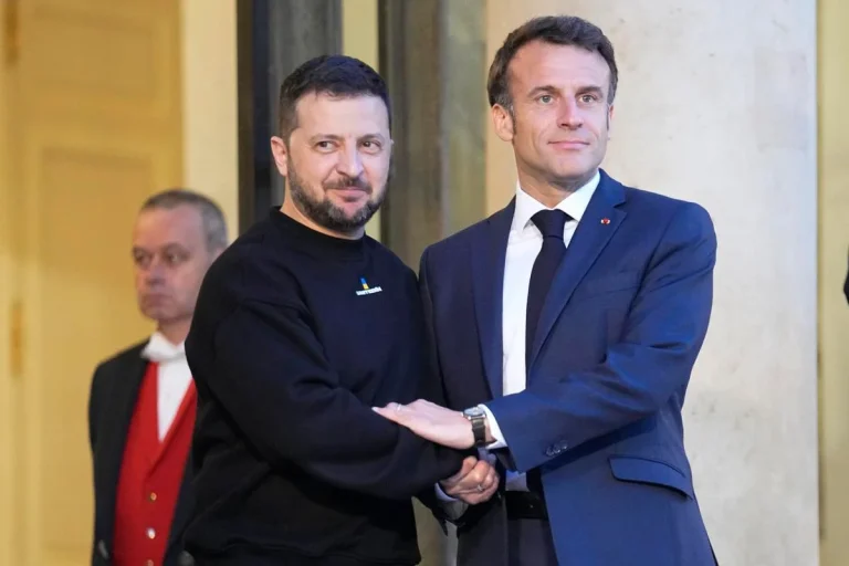 France, Ukraine Ink Paris Security Pact with Zelenskyy