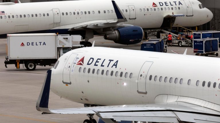 Heatwave Forces Delta Air Lines to Cancel Flight as Passengers Fall Ill