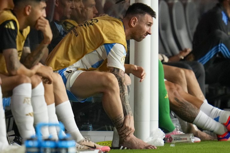 Lionel Messi Leaves Copa America Final with Leg Injury