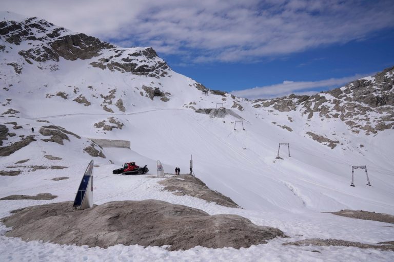 Man Fatally Struck by Lightning on Germany’s Highest Peak