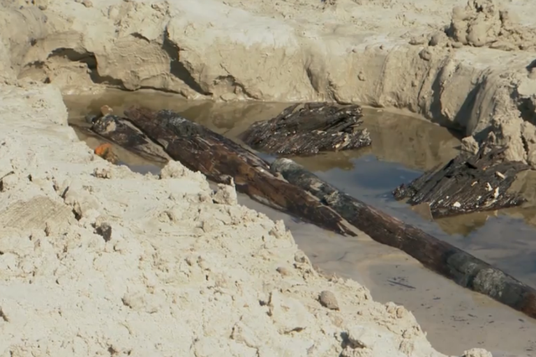 Wood structure identified as shipwreck from 1800s