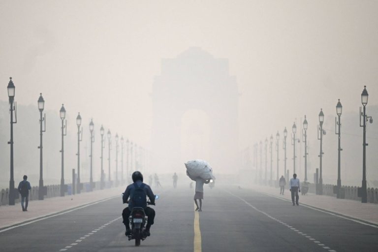 New Delhi Grapples with Hazardous Smog as Air Quality Plummets