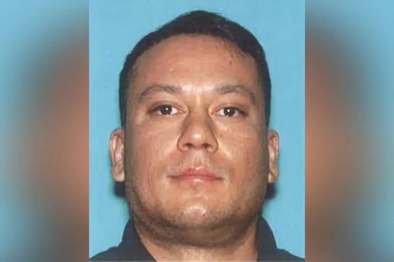 Cop allegedly caught masturbating in front of family during disturbance call