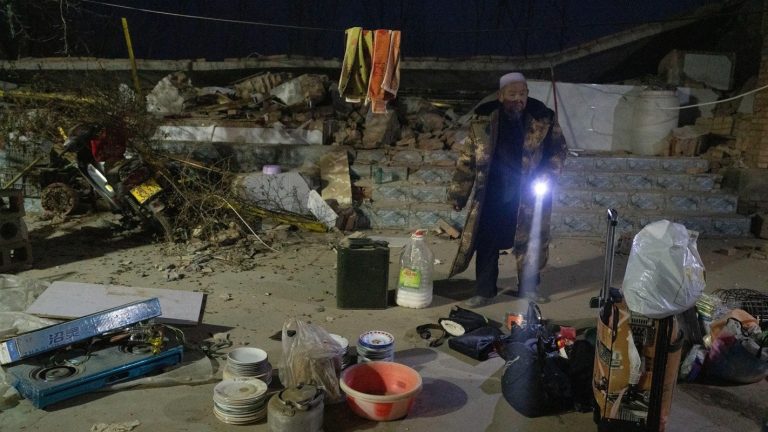 Survivors in China’s Earthquake Face Harsh Cold and Grieve for the Deceased
