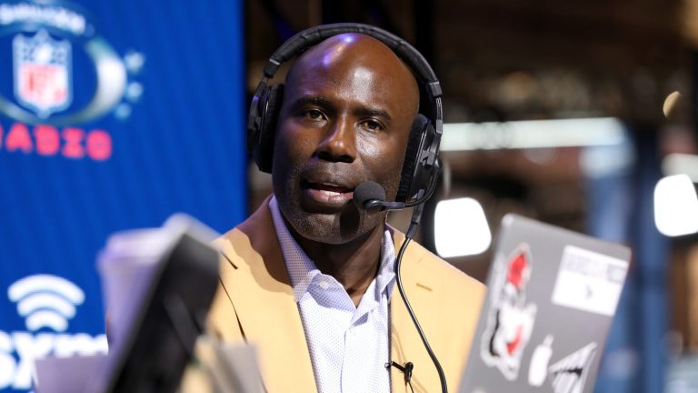 NFL’s Terrell Davis Claims Unjust Handcuffing and ‘Humiliation’ on Flight