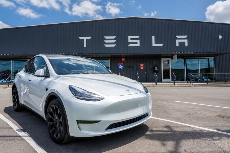 Tesla Recalls 1.6 Million Vehicles in China to Address Automatic Steering and Door Issues