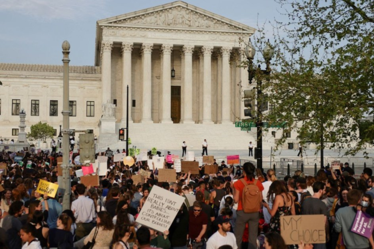 Supreme Court overturns Roe v Wade