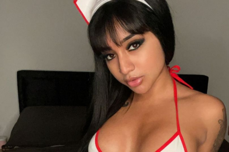 OnlyFans stars makes $250k a year from simps asking her to fart in jars