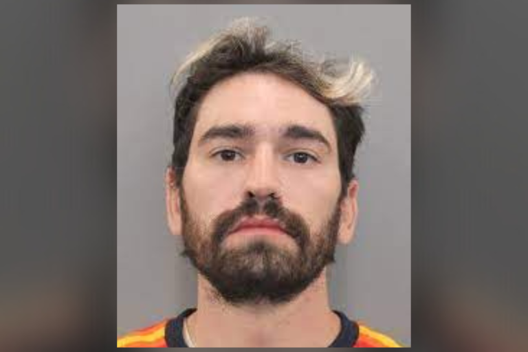 33-year-old Astros fan jailed for throwing a beer at Senator Cruz