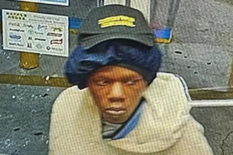 Woman Posed as Waffle House Employee Before Stealing Cash