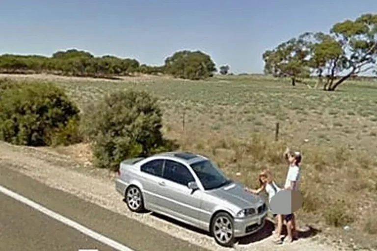 Australian Couple Caught Having Roadside Sex by Google Street View Pictures