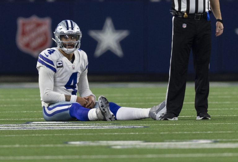 Cowboys Star QB Oddly Praises Bottle-Throwing Fans