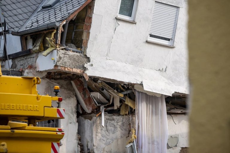 Hotel Collapse in Western Germany Leaves One Dead, Eight Trapped