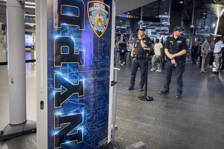 New York: Subway AI-Powered Weapon Scanners Detect No Guns