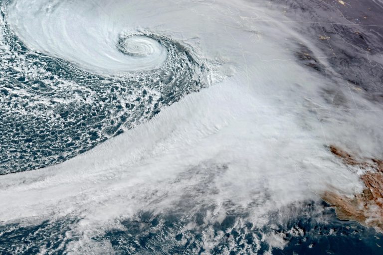 Two Dead as Powerful Bomb Cyclone Batters Pacific Northwest