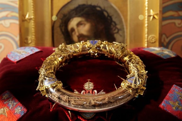 Crown of Thorns Returns to Notre Dame